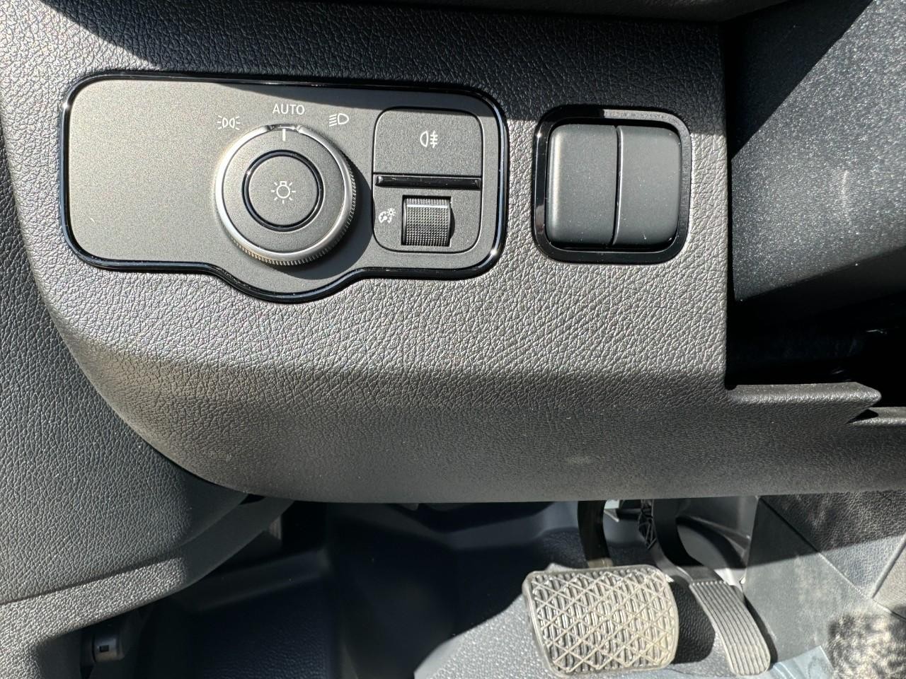 Mercedes-Benz Sprinter Cargo Van Vehicle Full-screen Gallery Image 28