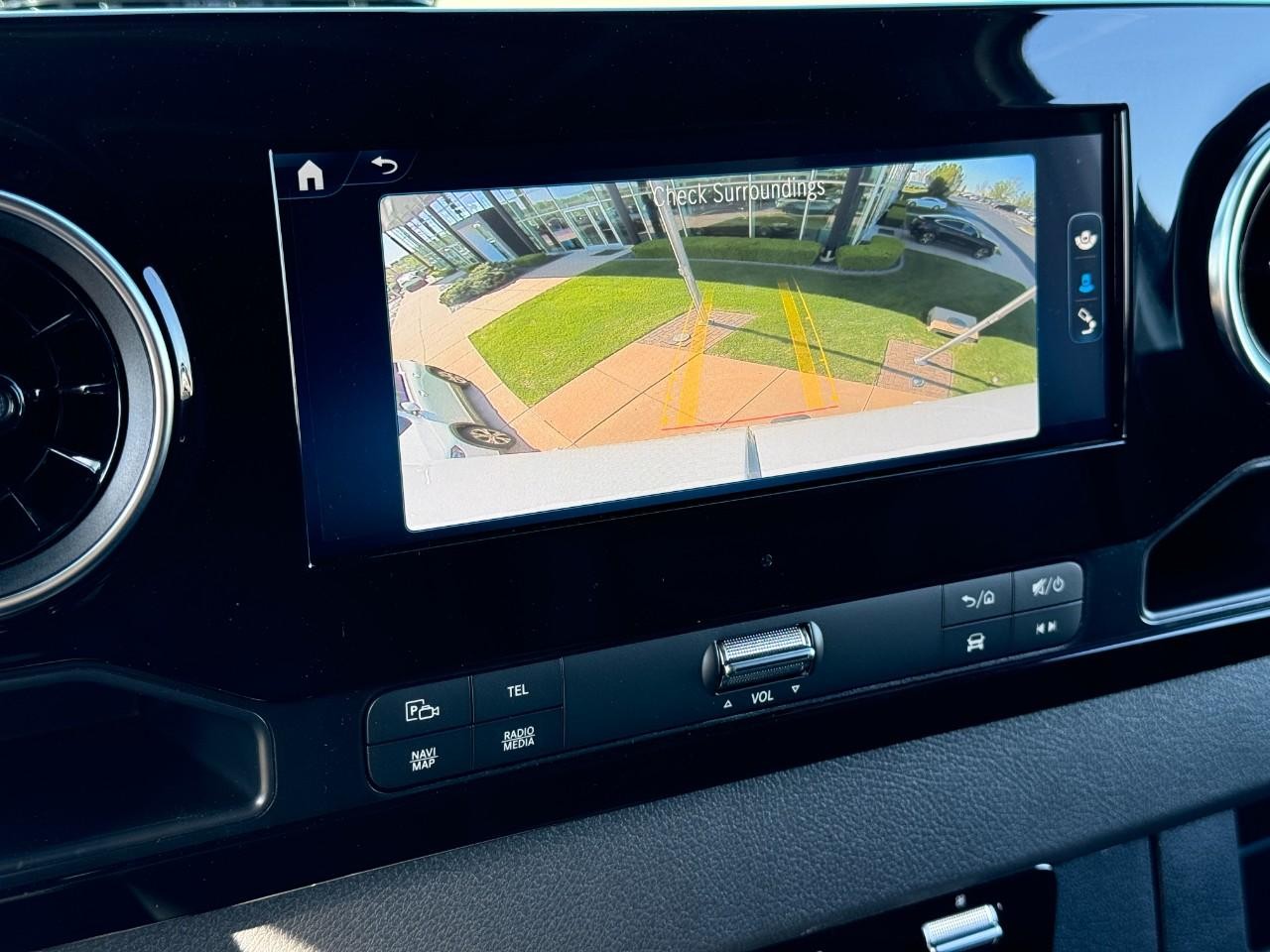 Mercedes-Benz Sprinter Cargo Van Vehicle Full-screen Gallery Image 33