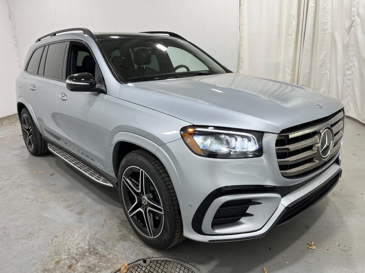 Mercedes-Benz GLS Vehicle Full-screen Gallery Image 6