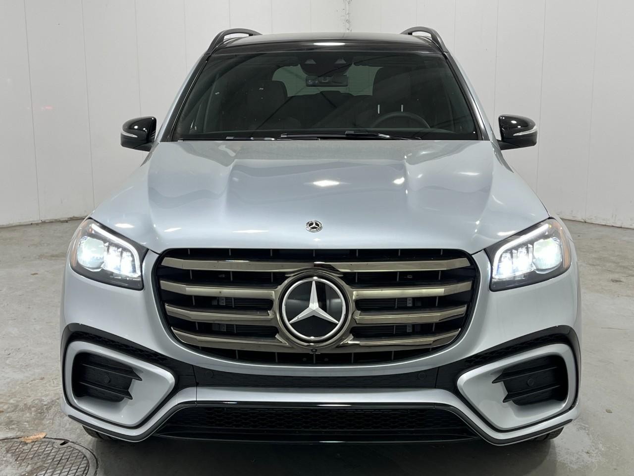 Mercedes-Benz GLS Vehicle Full-screen Gallery Image 7