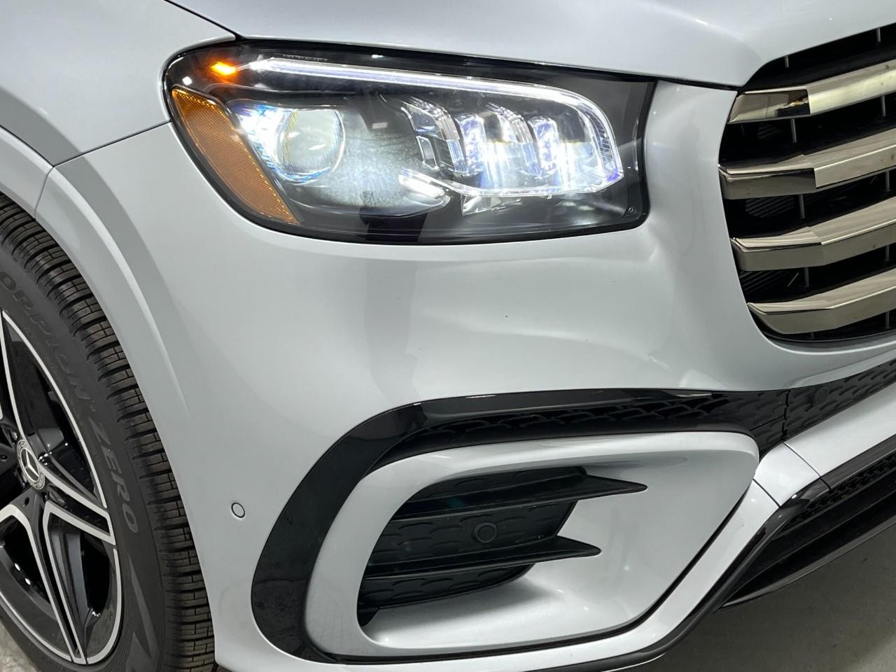 Mercedes-Benz GLS Vehicle Full-screen Gallery Image 8