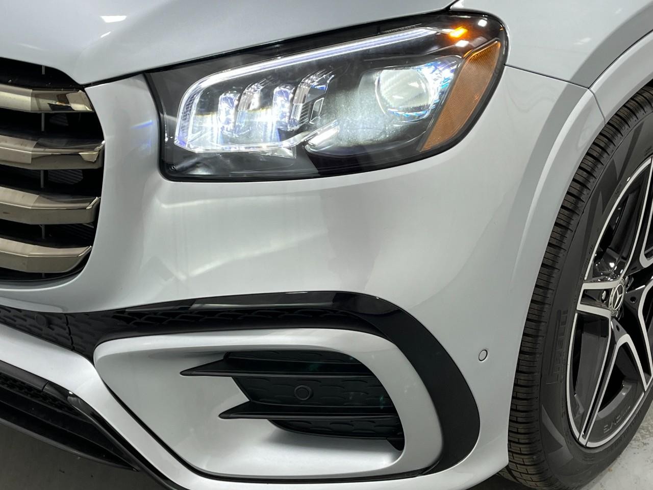 Mercedes-Benz GLS Vehicle Full-screen Gallery Image 9