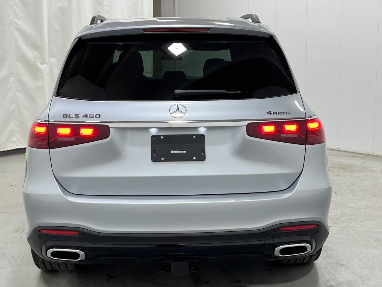 Mercedes-Benz GLS Vehicle Full-screen Gallery Image 10