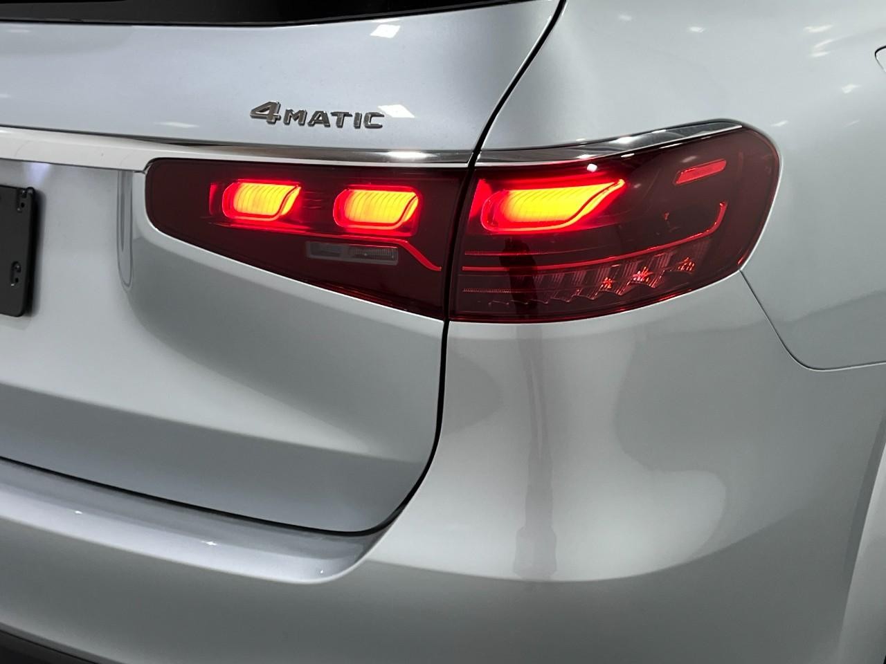 Mercedes-Benz GLS Vehicle Full-screen Gallery Image 12