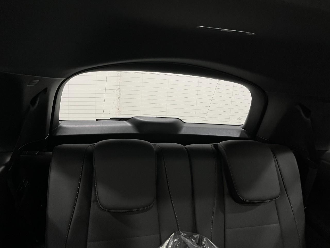 Mercedes-Benz GLS Vehicle Full-screen Gallery Image 13