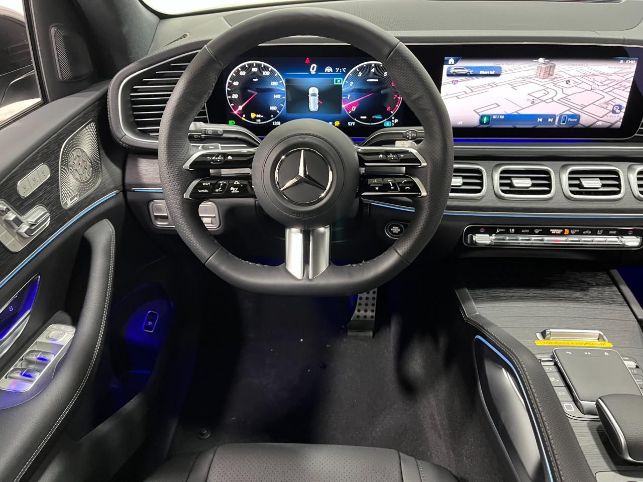 Mercedes-Benz GLS Vehicle Full-screen Gallery Image 16