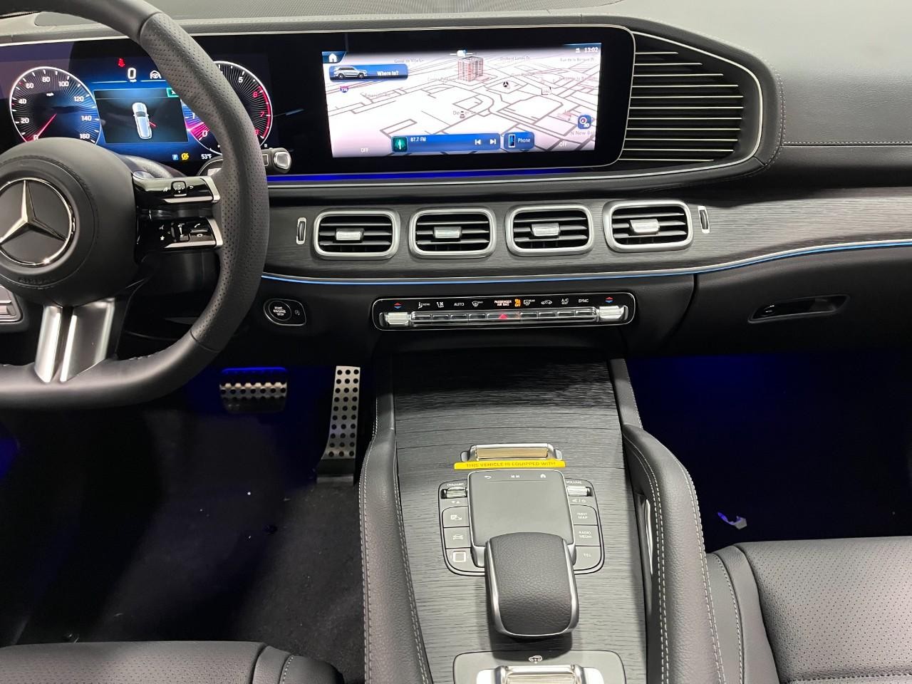 Mercedes-Benz GLS Vehicle Full-screen Gallery Image 17