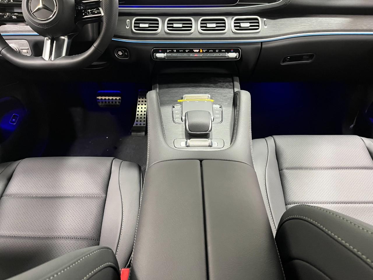 Mercedes-Benz GLS Vehicle Full-screen Gallery Image 18