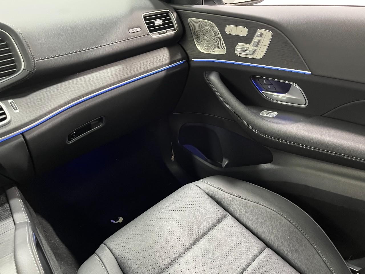 Mercedes-Benz GLS Vehicle Full-screen Gallery Image 20