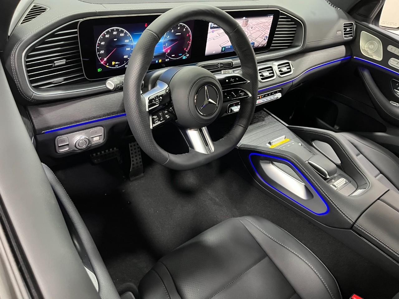 Mercedes-Benz GLS Vehicle Full-screen Gallery Image 21