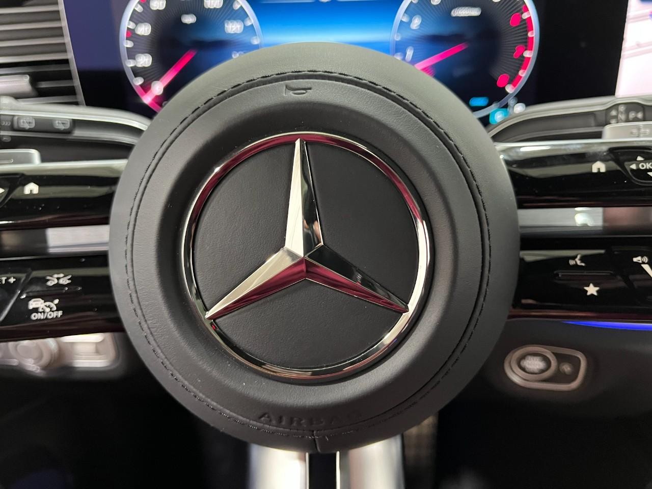 Mercedes-Benz GLS Vehicle Full-screen Gallery Image 23