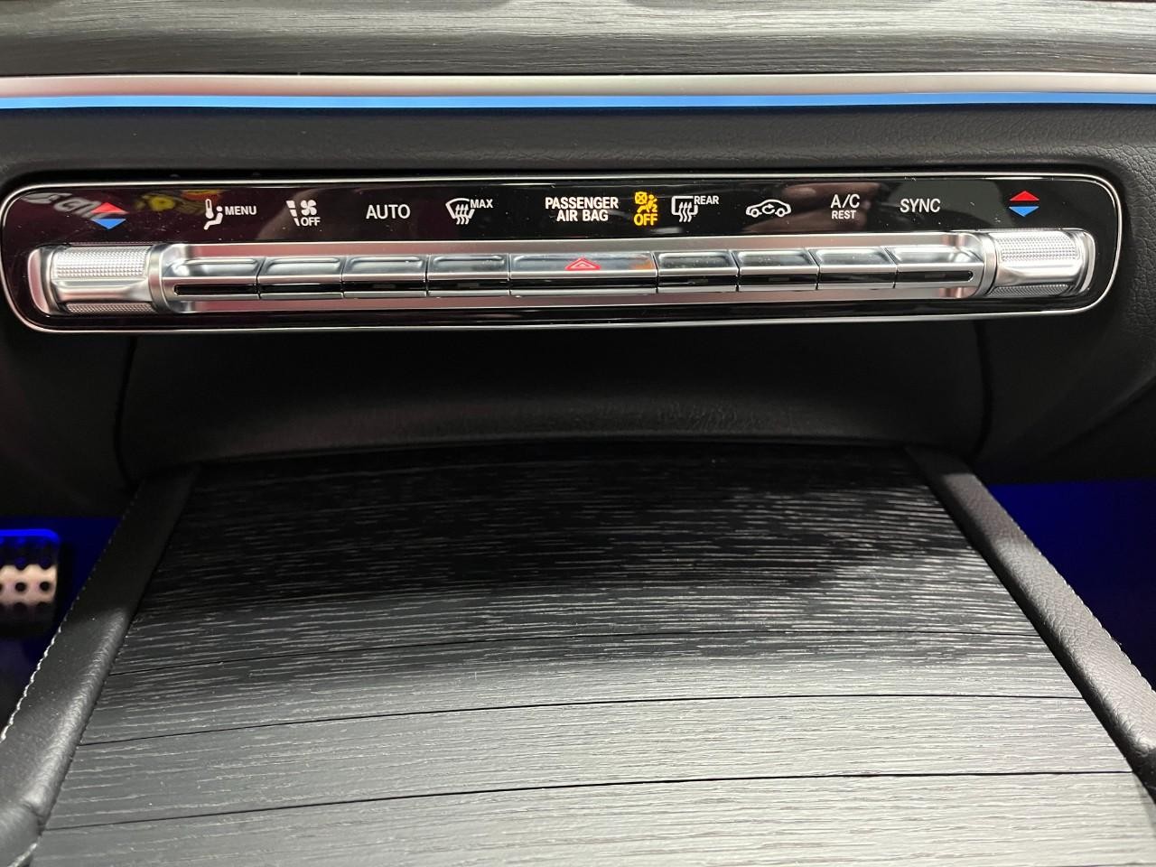 Mercedes-Benz GLS Vehicle Full-screen Gallery Image 28