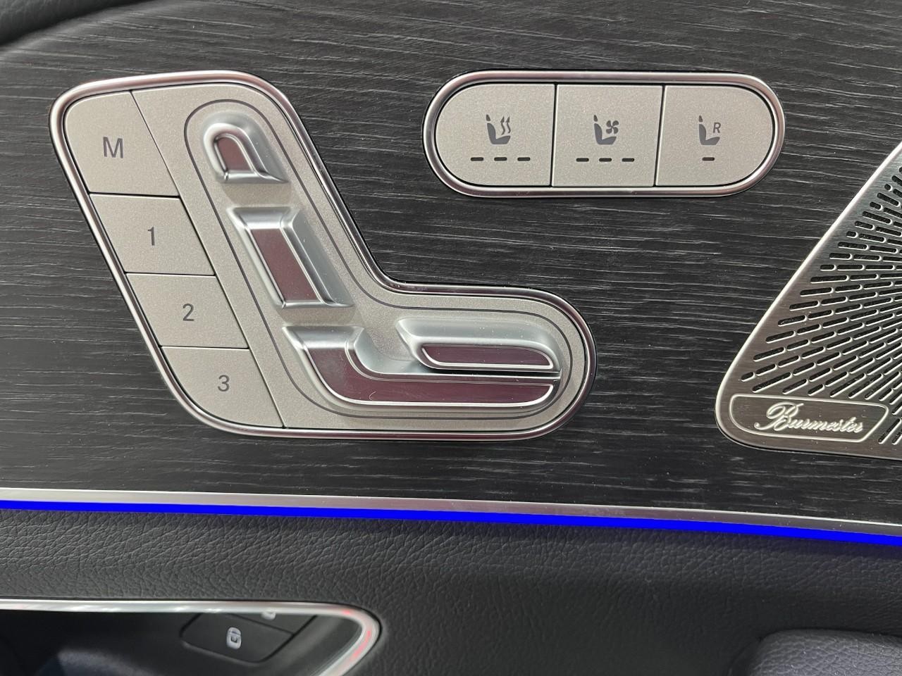 Mercedes-Benz GLS Vehicle Full-screen Gallery Image 32