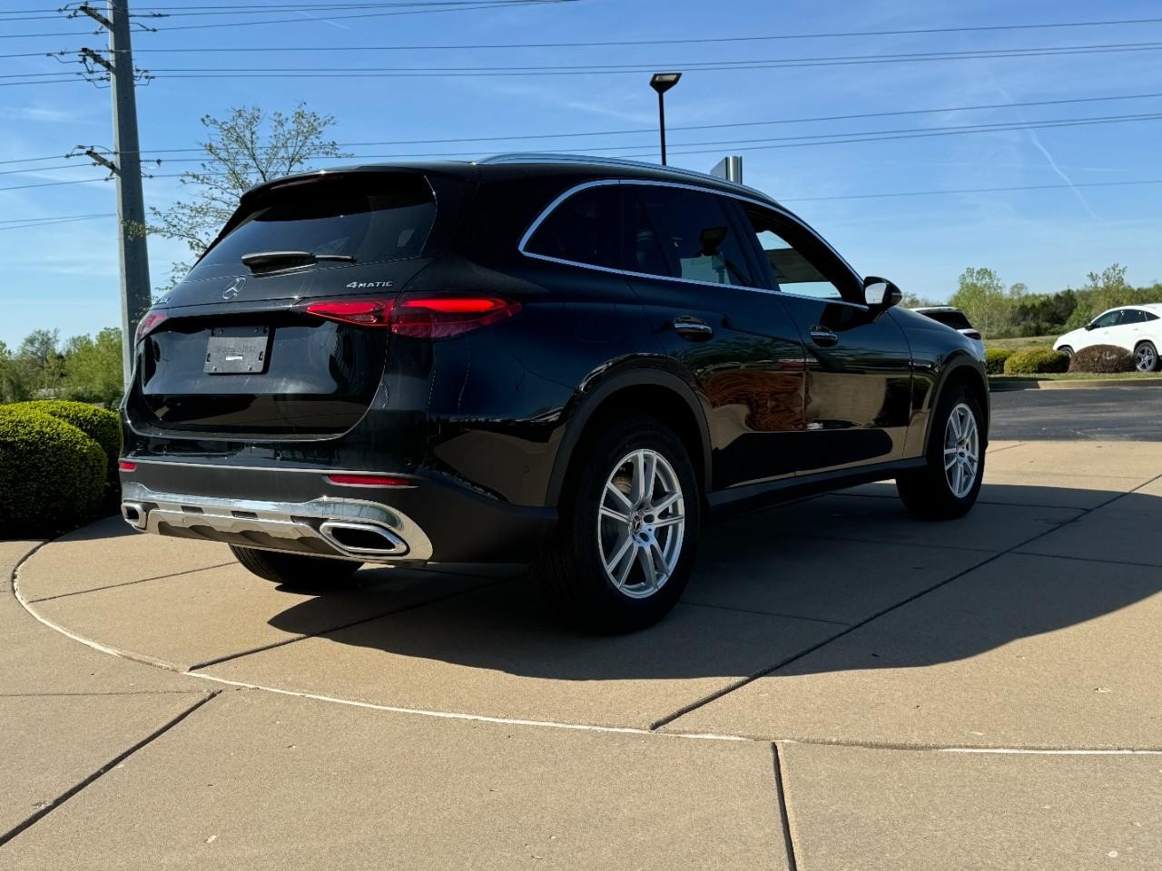 Mercedes-Benz GLC Vehicle Full-screen Gallery Image 4