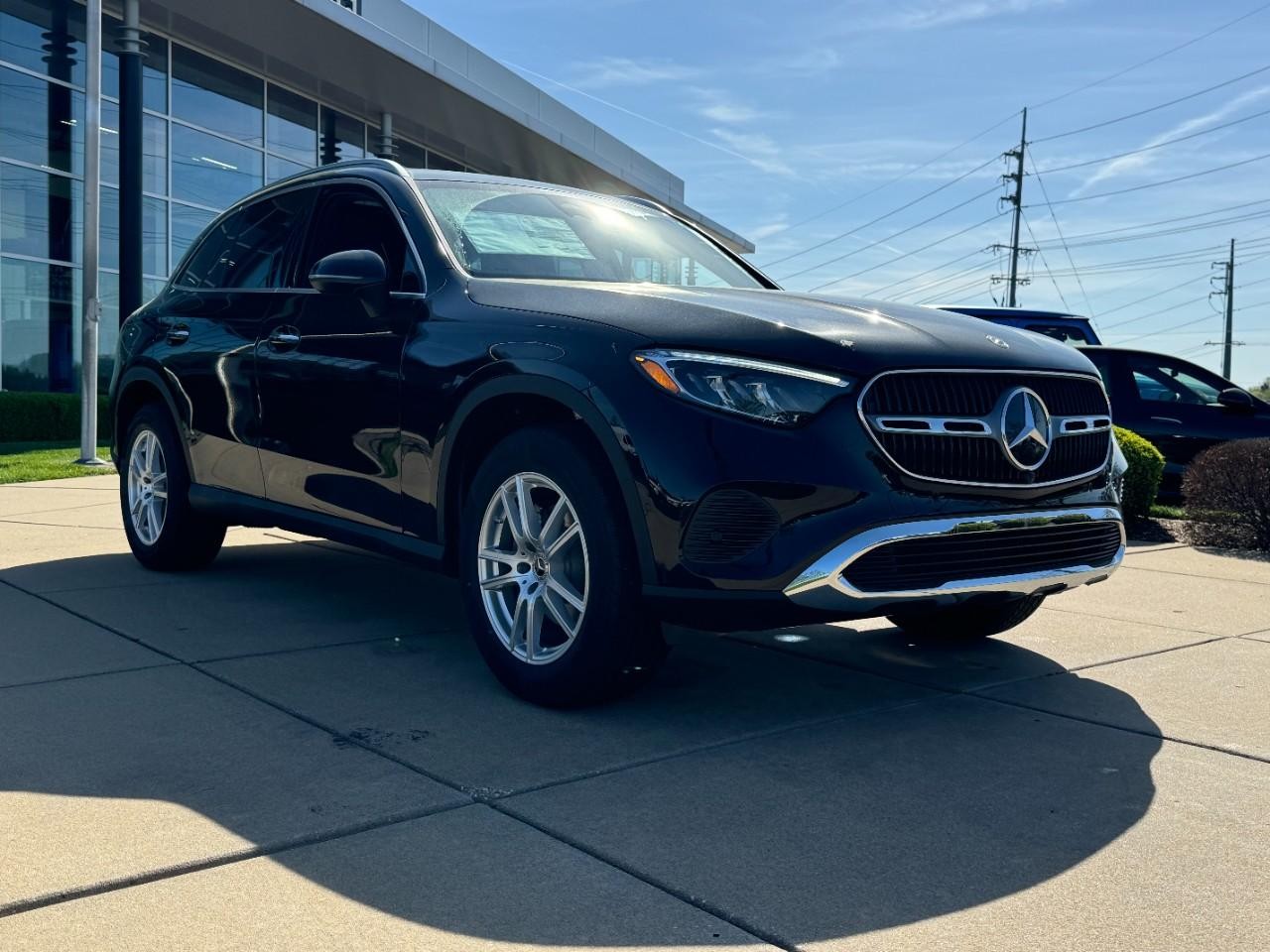 Mercedes-Benz GLC Vehicle Full-screen Gallery Image 6