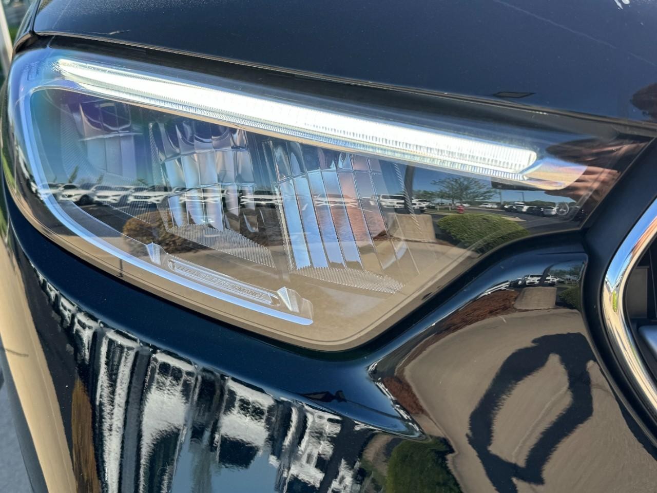 Mercedes-Benz GLC Vehicle Full-screen Gallery Image 7