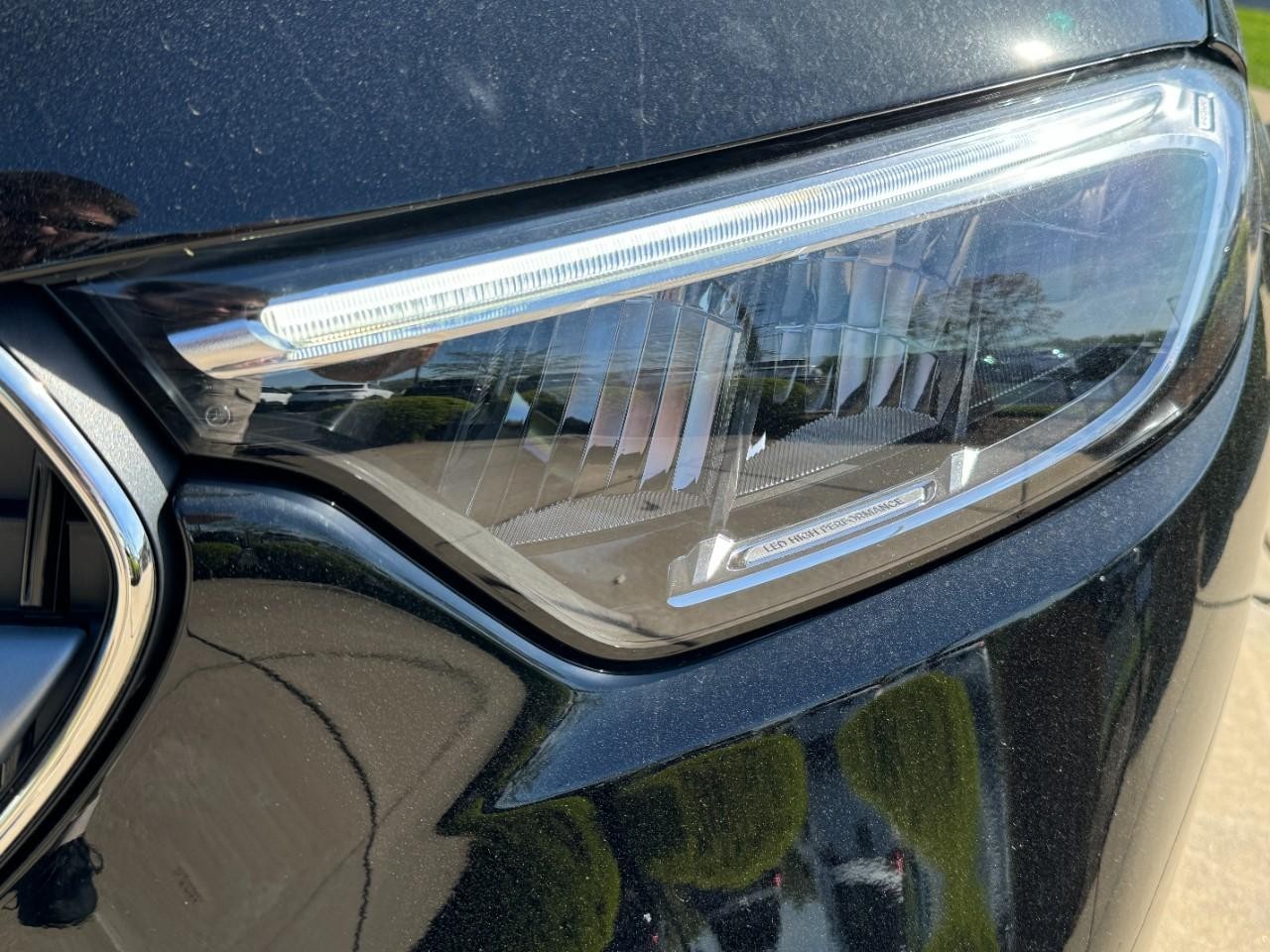 Mercedes-Benz GLC Vehicle Full-screen Gallery Image 8