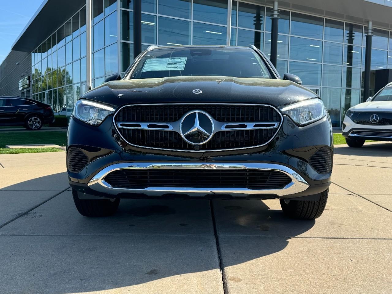 Mercedes-Benz GLC Vehicle Full-screen Gallery Image 9