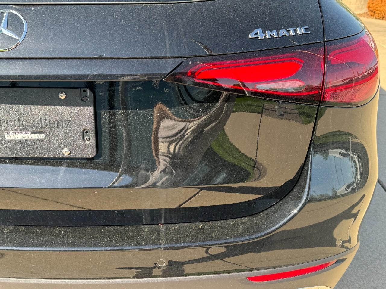 Mercedes-Benz GLC Vehicle Full-screen Gallery Image 11