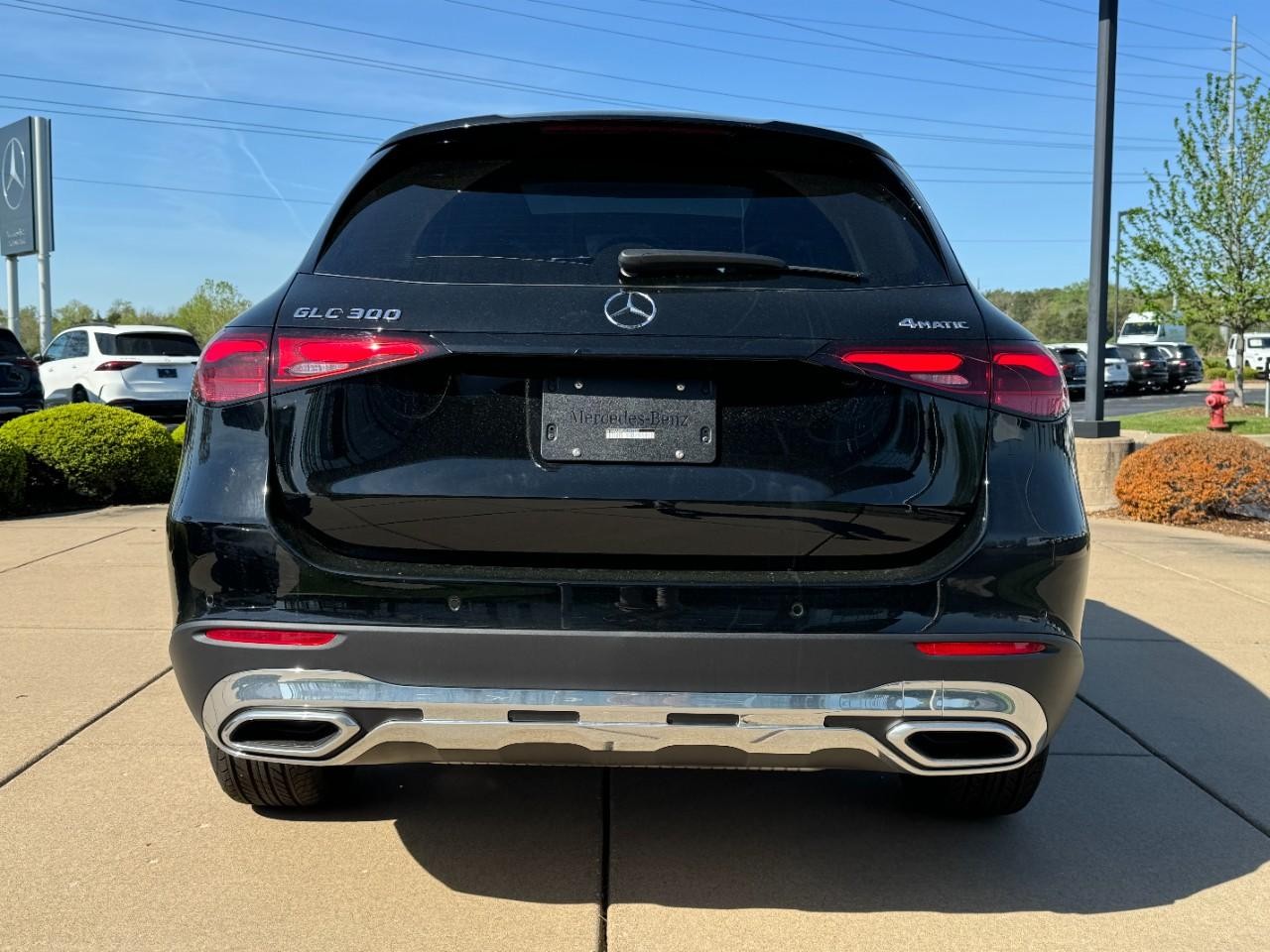 Mercedes-Benz GLC Vehicle Full-screen Gallery Image 12