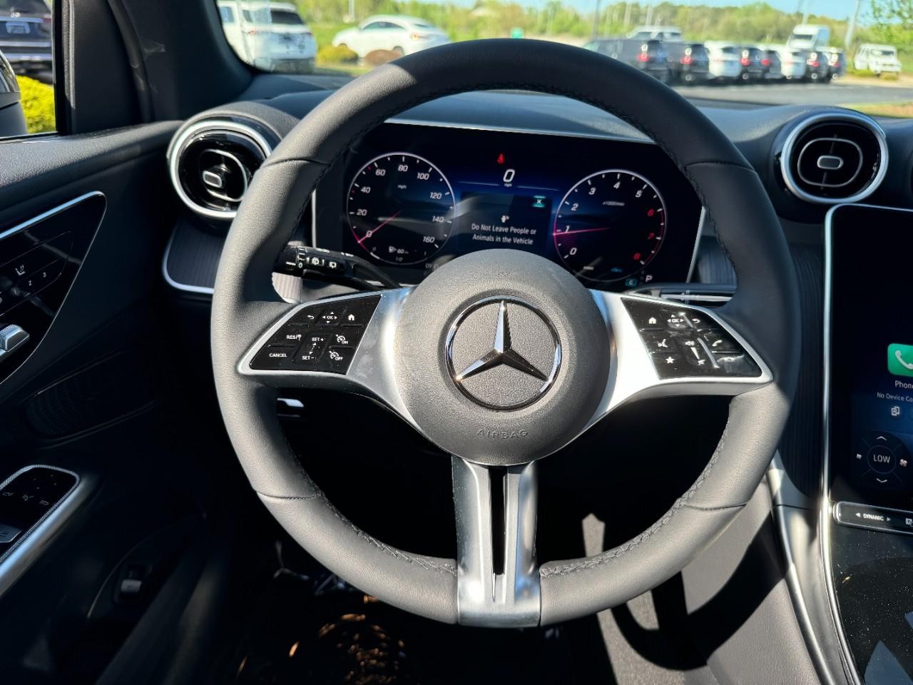 Mercedes-Benz GLC Vehicle Full-screen Gallery Image 16