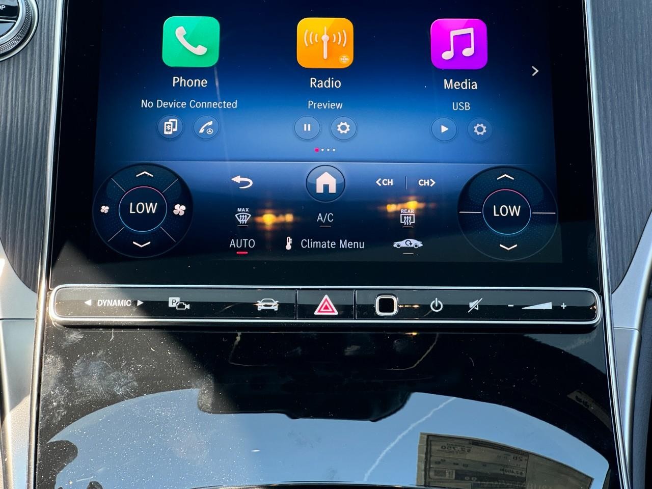 Mercedes-Benz GLC Vehicle Full-screen Gallery Image 18