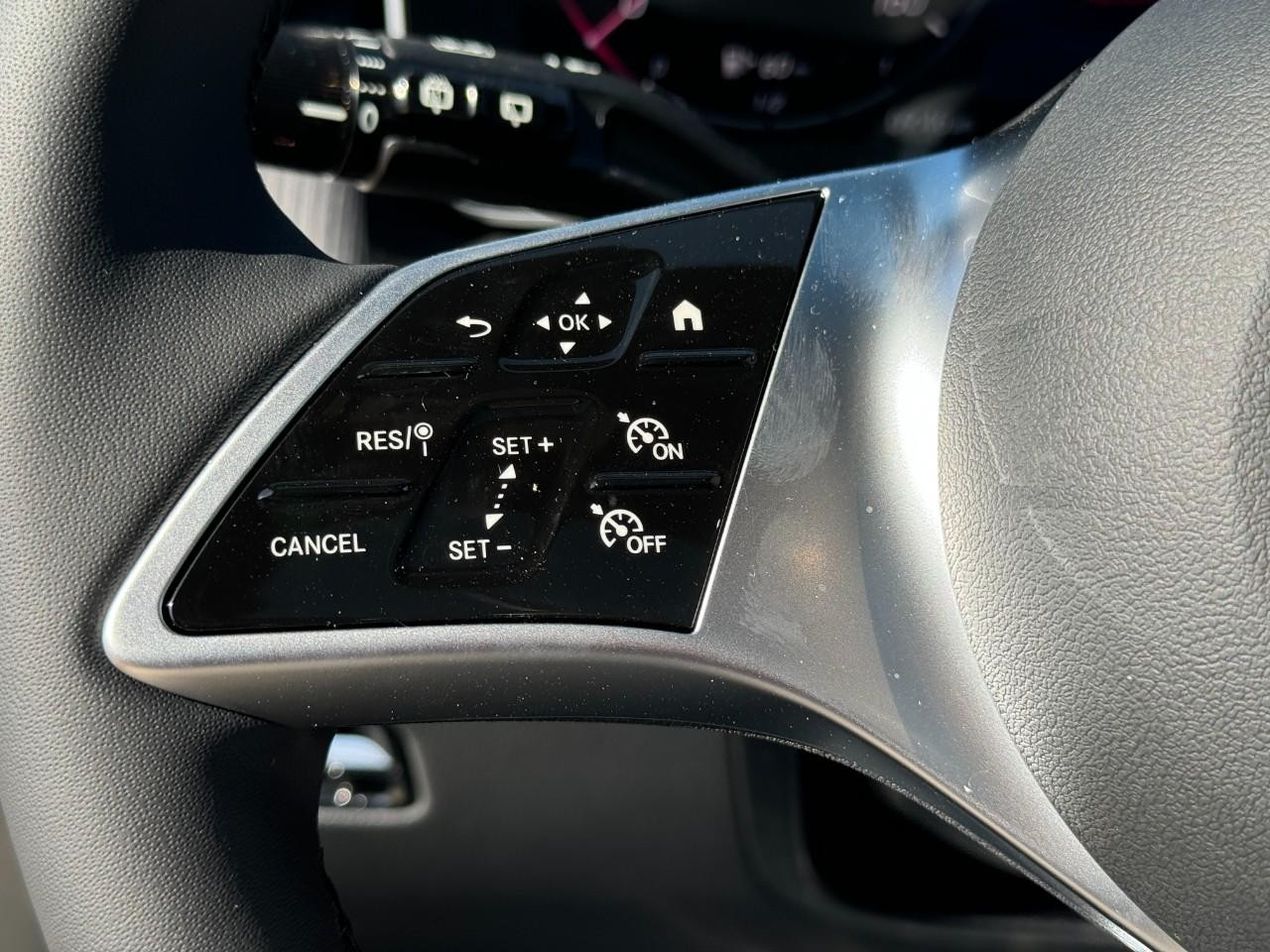 Mercedes-Benz GLC Vehicle Full-screen Gallery Image 29