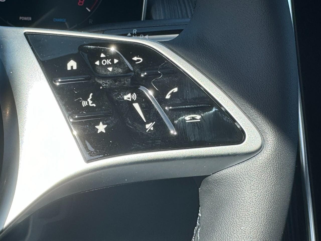 Mercedes-Benz GLC Vehicle Full-screen Gallery Image 30