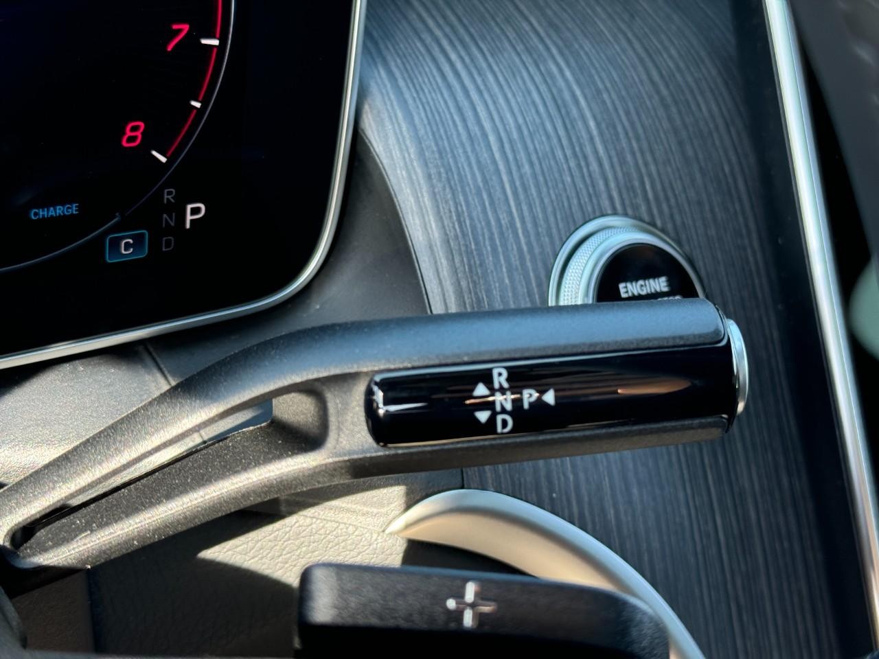 Mercedes-Benz GLC Vehicle Full-screen Gallery Image 32