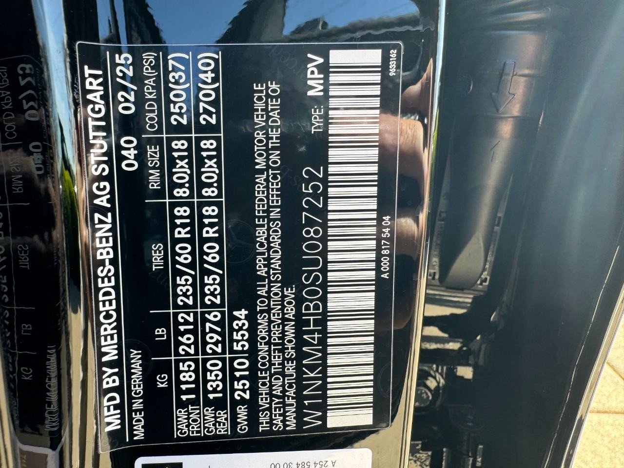 Mercedes-Benz GLC Vehicle Full-screen Gallery Image 34