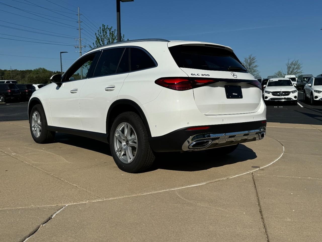 Mercedes-Benz GLC Vehicle Full-screen Gallery Image 3