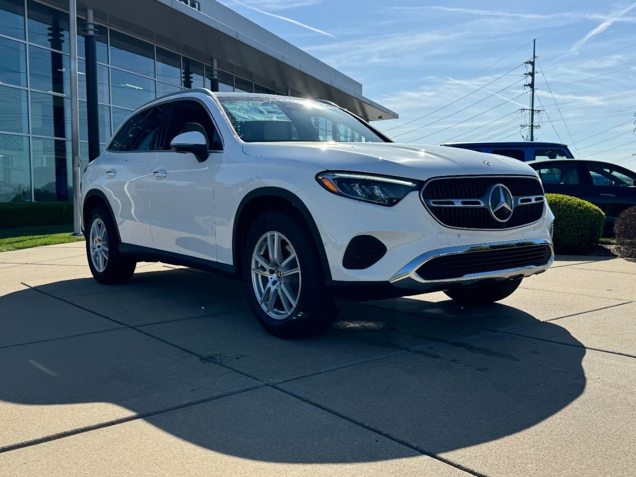 Mercedes-Benz GLC Vehicle Full-screen Gallery Image 11