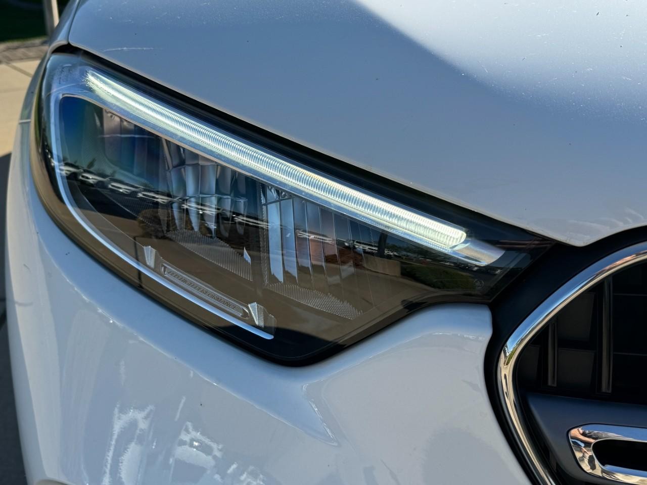 Mercedes-Benz GLC Vehicle Full-screen Gallery Image 12