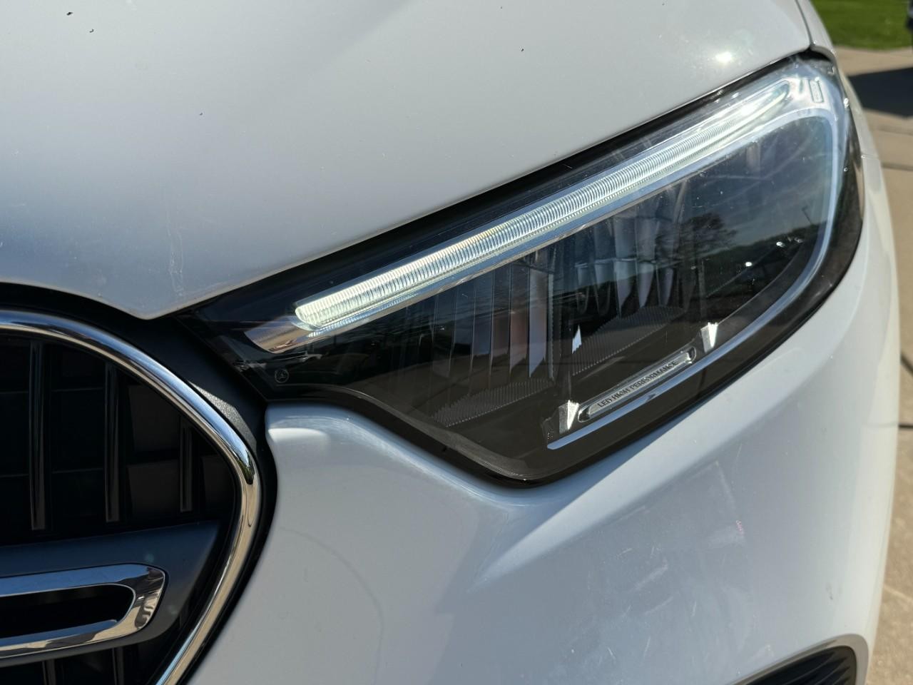 Mercedes-Benz GLC Vehicle Full-screen Gallery Image 13