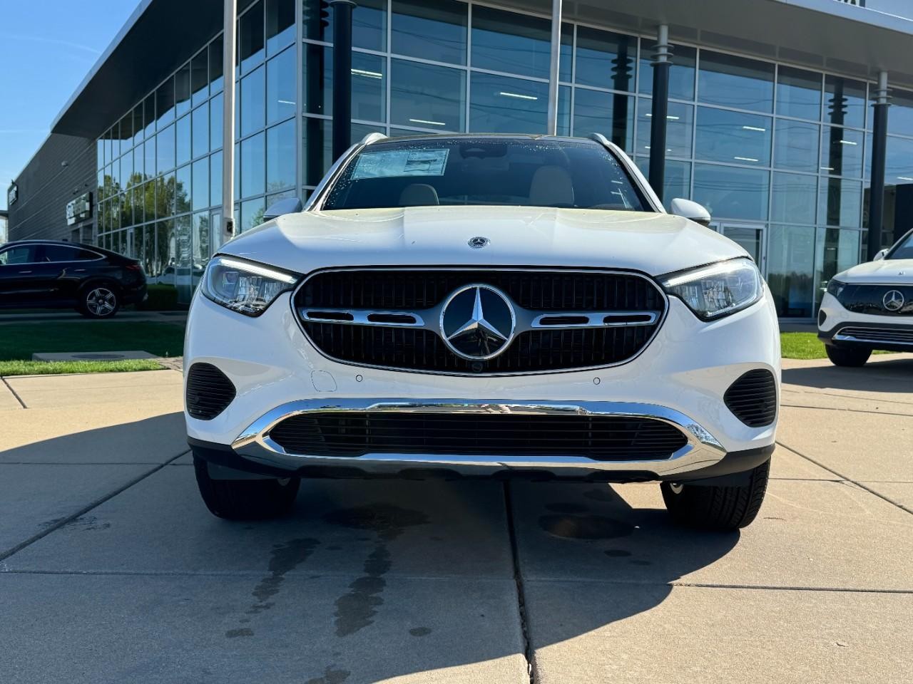 Mercedes-Benz GLC Vehicle Full-screen Gallery Image 14