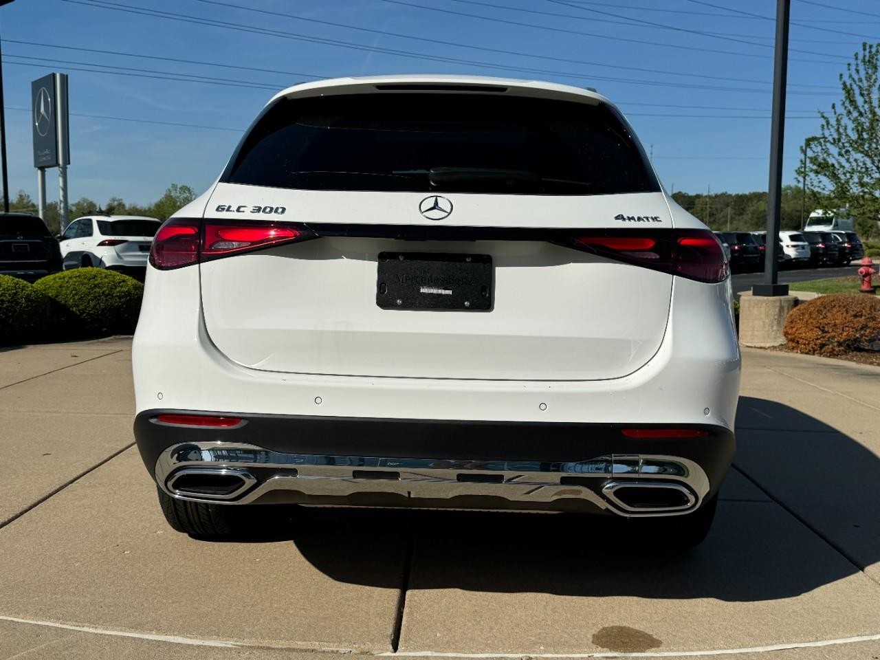 Mercedes-Benz GLC Vehicle Full-screen Gallery Image 17