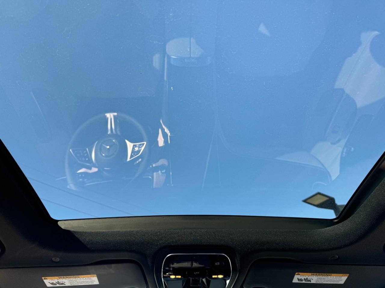 Mercedes-Benz GLC Vehicle Full-screen Gallery Image 18