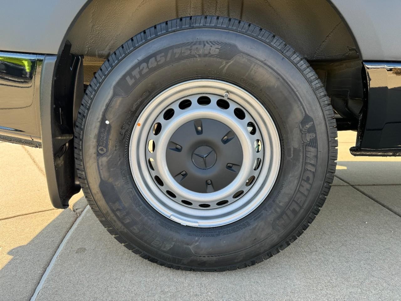 Mercedes-Benz Sprinter Passenger Van Vehicle Full-screen Gallery Image 5