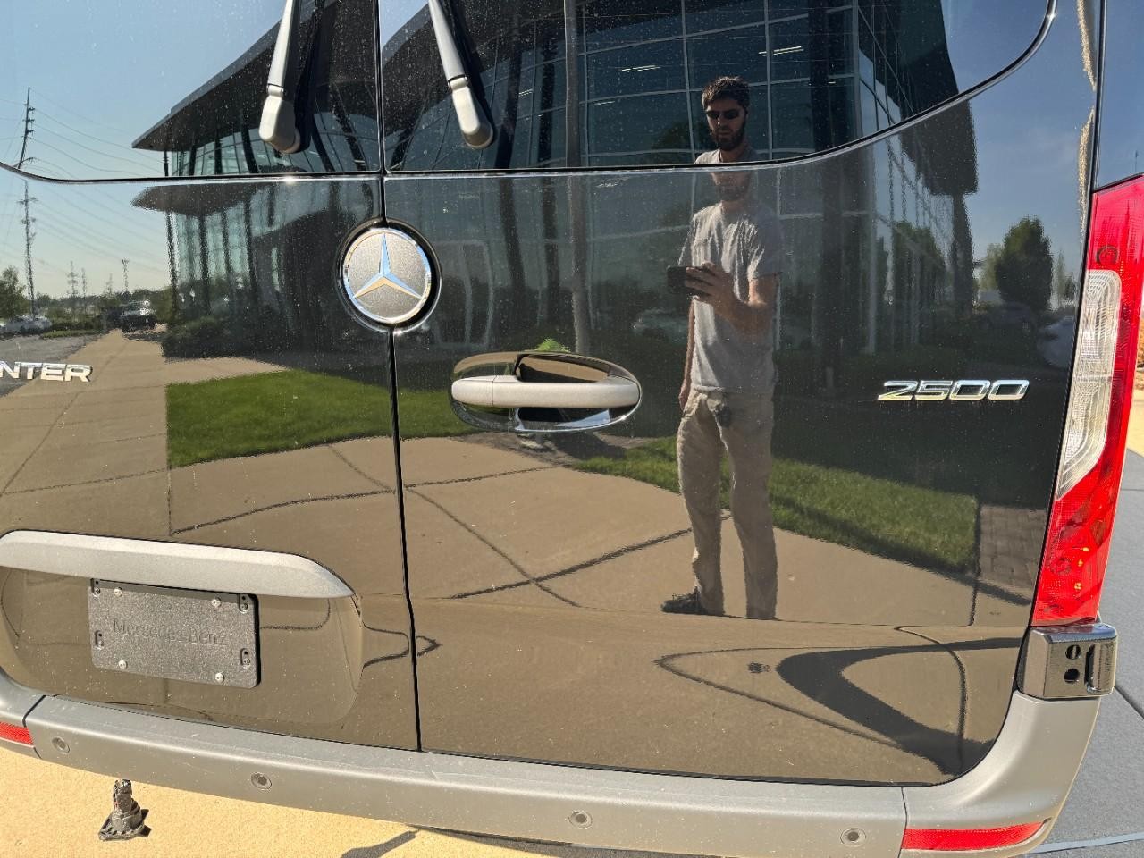 Mercedes-Benz Sprinter Passenger Van Vehicle Full-screen Gallery Image 11