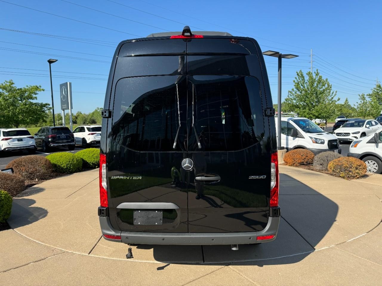 Mercedes-Benz Sprinter Passenger Van Vehicle Full-screen Gallery Image 12