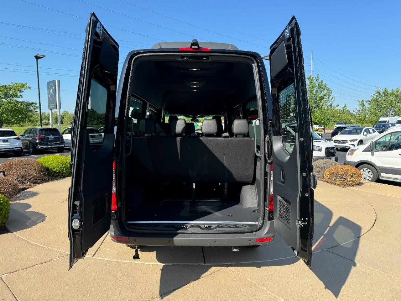 Mercedes-Benz Sprinter Passenger Van Vehicle Full-screen Gallery Image 13