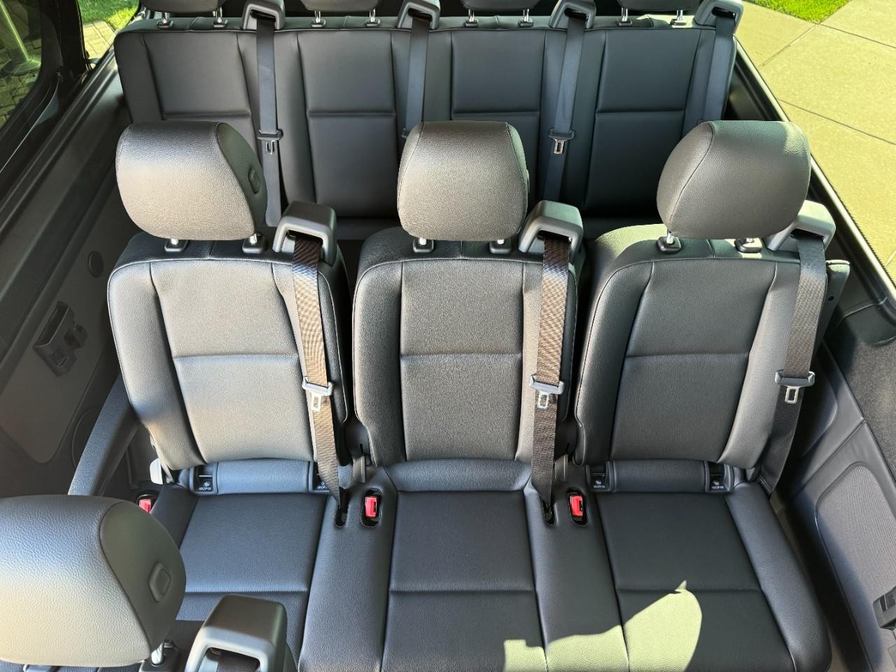 Mercedes-Benz Sprinter Passenger Van Vehicle Full-screen Gallery Image 16