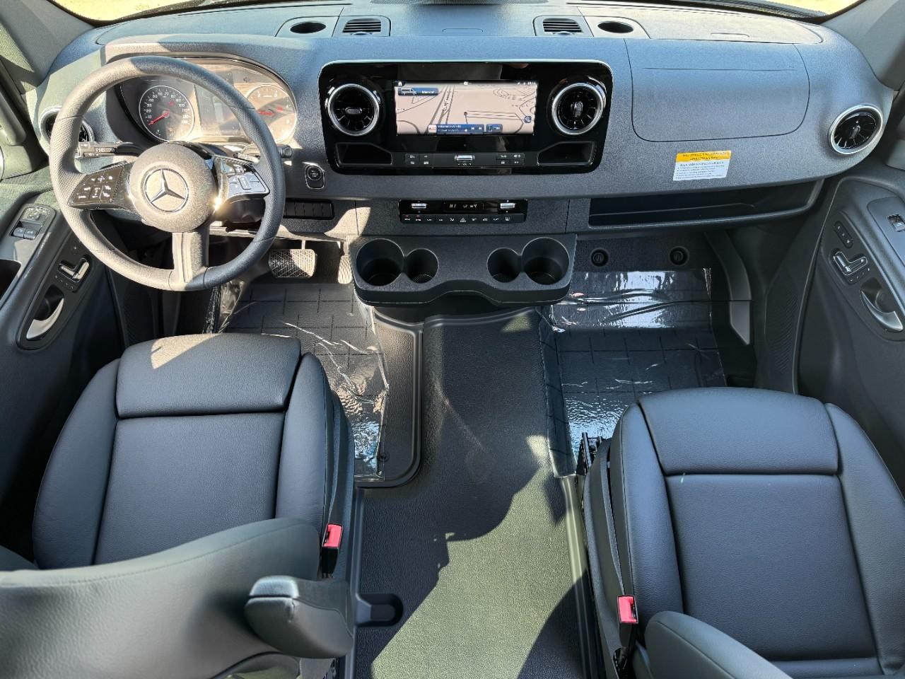 Mercedes-Benz Sprinter Passenger Van Vehicle Full-screen Gallery Image 18