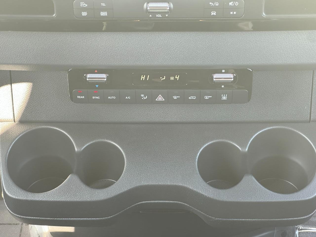 Mercedes-Benz Sprinter Passenger Van Vehicle Full-screen Gallery Image 21