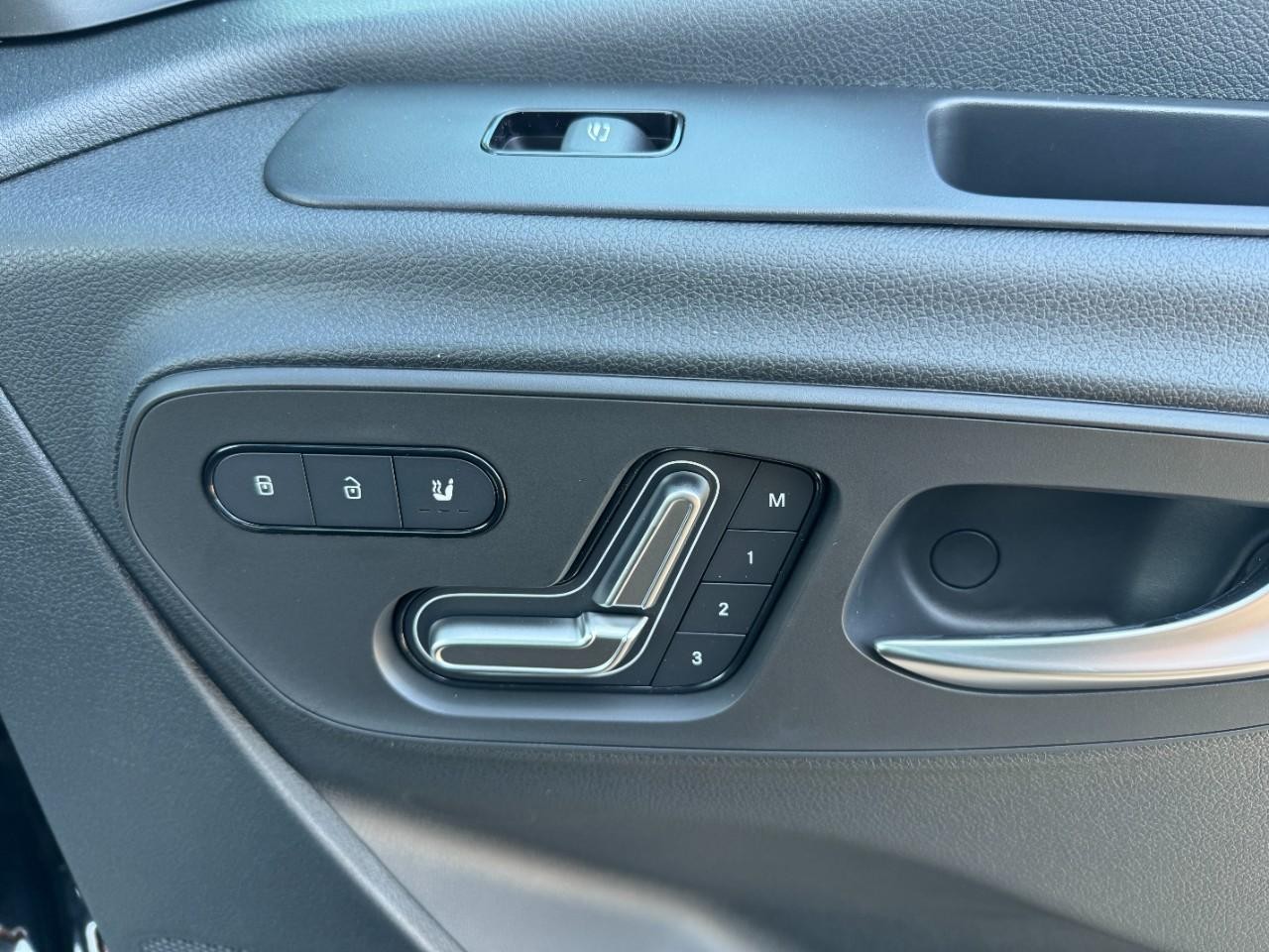 Mercedes-Benz Sprinter Passenger Van Vehicle Full-screen Gallery Image 23