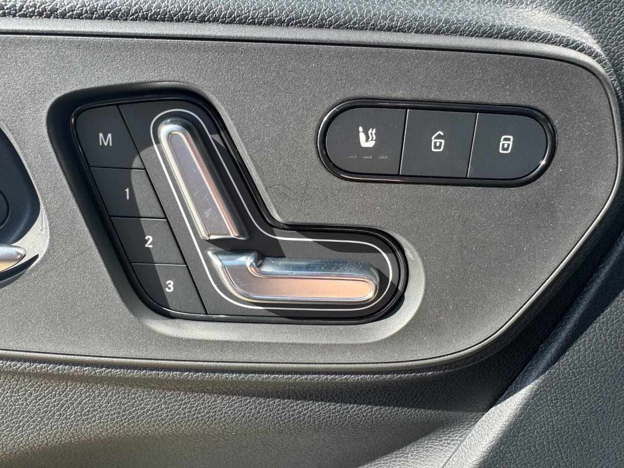 Mercedes-Benz Sprinter Passenger Van Vehicle Full-screen Gallery Image 25