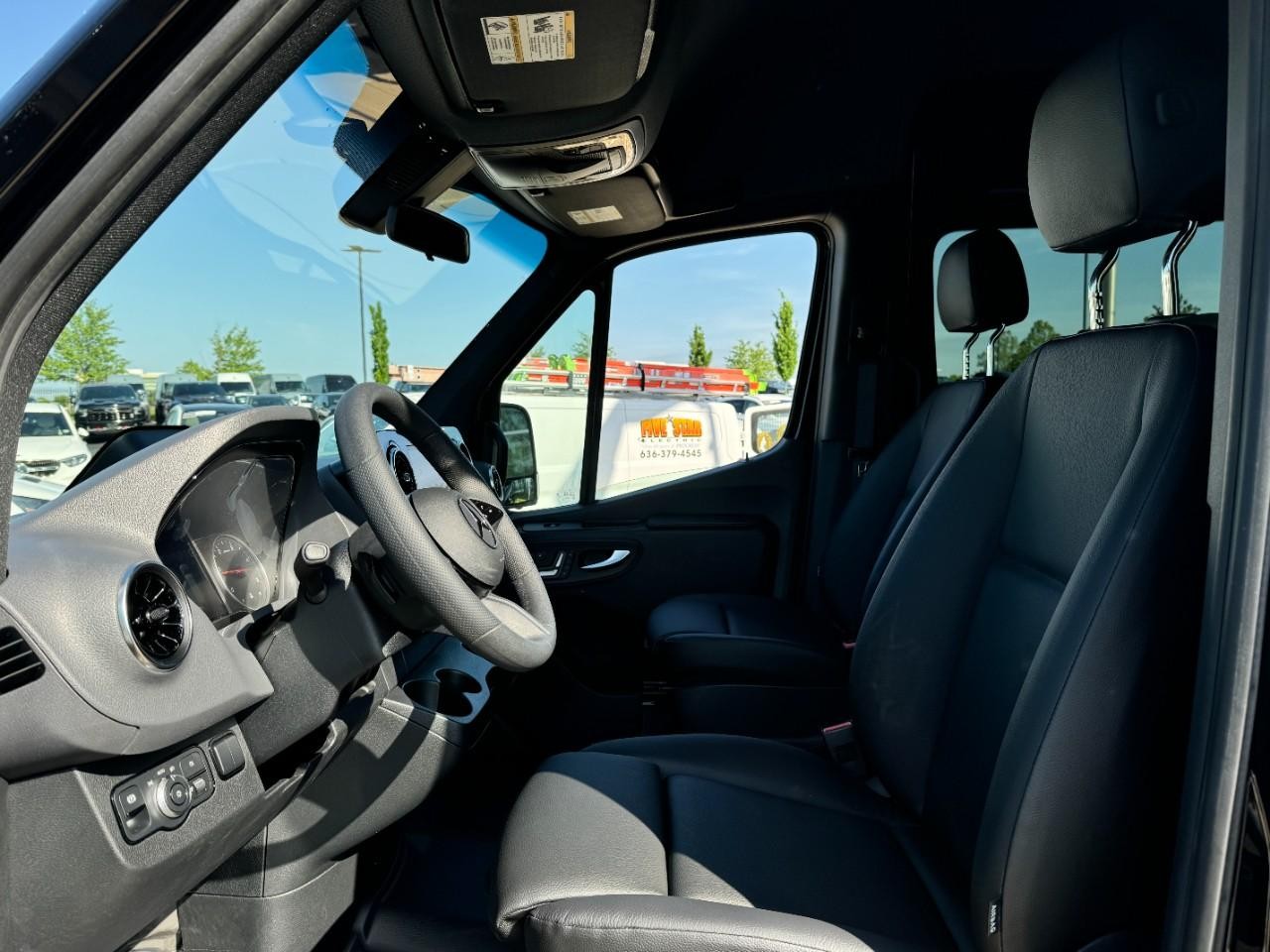 Mercedes-Benz Sprinter Passenger Van Vehicle Full-screen Gallery Image 26