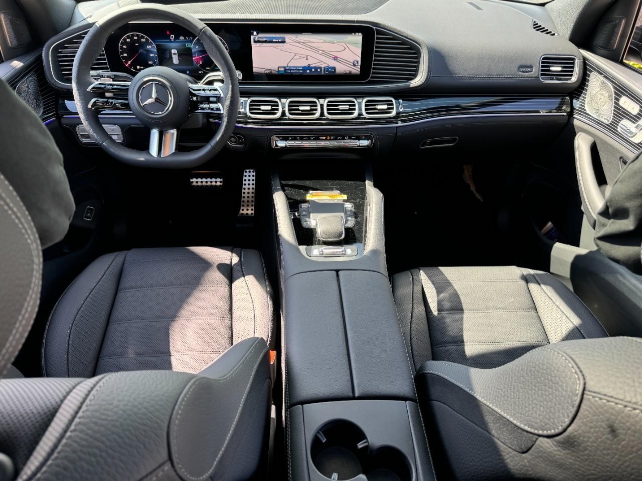 Mercedes-Benz GLS Vehicle Full-screen Gallery Image 6