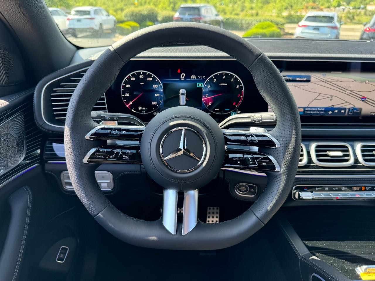 Mercedes-Benz GLS Vehicle Full-screen Gallery Image 7