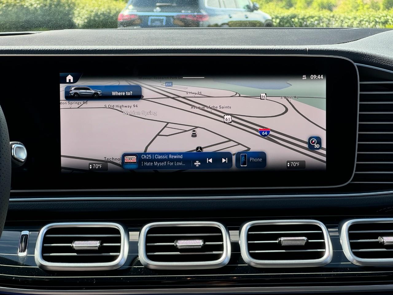 Mercedes-Benz GLS Vehicle Full-screen Gallery Image 8